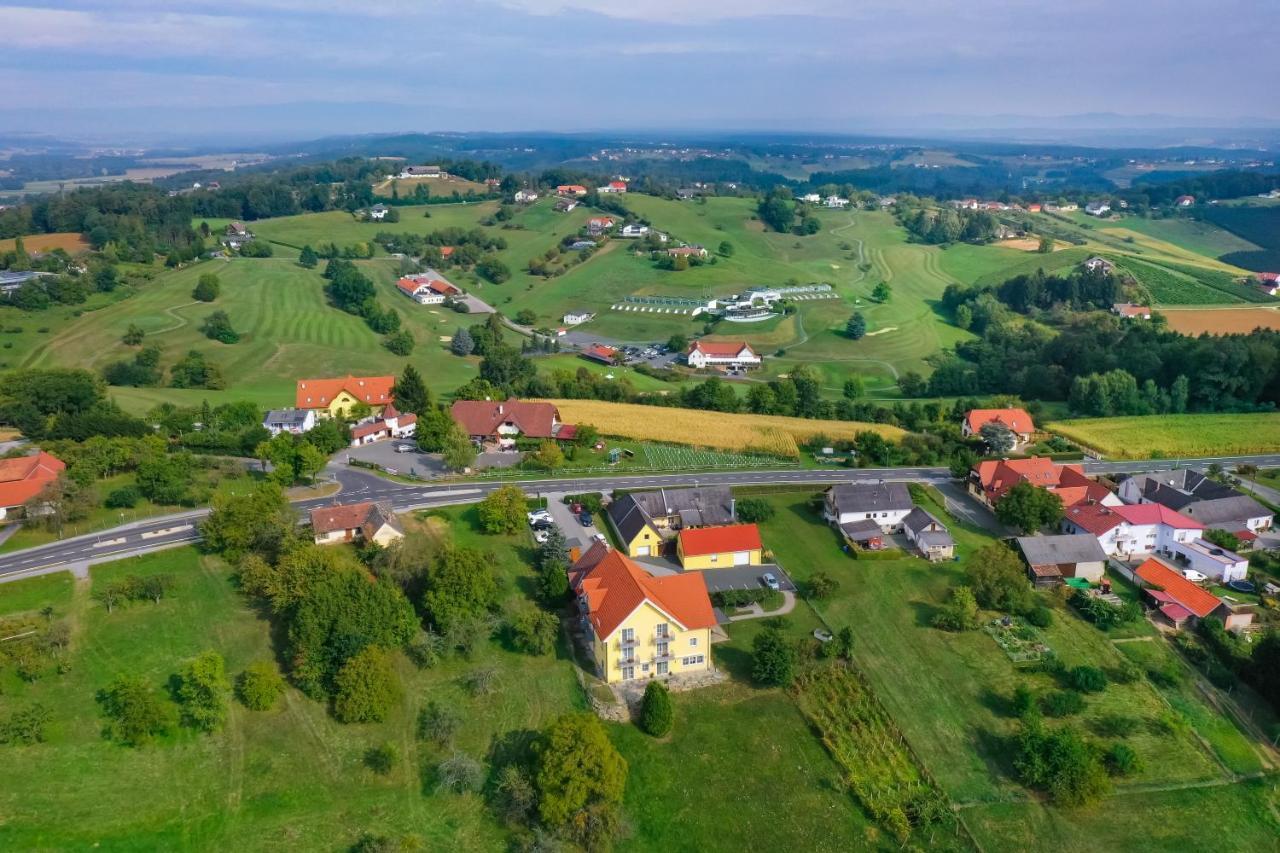 Golf & Thermenland Sonnenpension Fruehstueckshotel Burgauberg Stegersbach Exterior photo