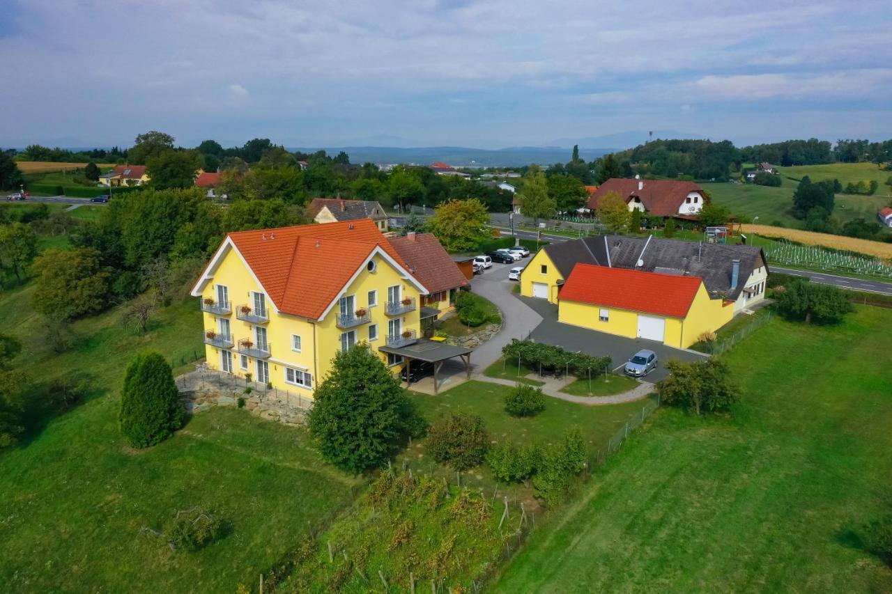 Golf & Thermenland Sonnenpension Fruehstueckshotel Burgauberg Stegersbach Exterior photo